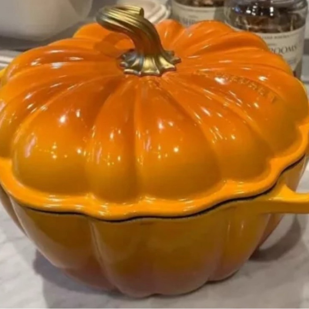 Le Creuset 4 Qt Enameled Cast Iron Pumpkin Cocotte – Persimmon New